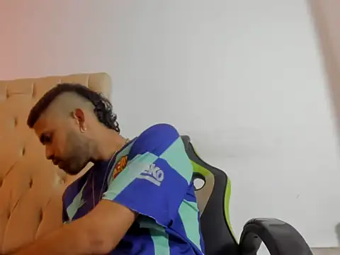 adri sexboy229 online show from November 14, 2025, 6:45 am