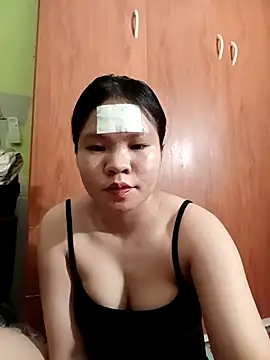 emyeuhss online show from October 2, 2025, 3:52 pm