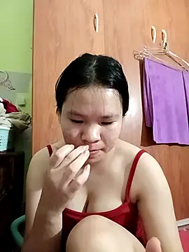 emyeuhss online show from October 6, 2025, 7:44 pm