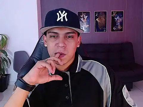 Snapshot of david_santos16 chatting on September 16, 2025, 2:01 am david santos16 online show from September 16, 2025, 2:01 am