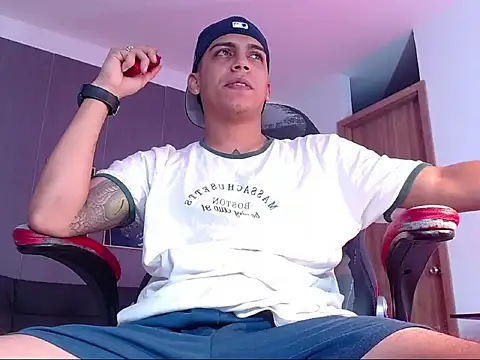 Snapshot of david_santos16 chatting on September 30, 2025, 1:43 am david santos16 online show from September 30, 2025, 1:43 am