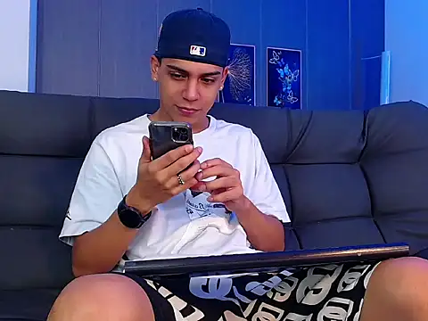 Snapshot of david_santos16 chatting on October 10, 2025, 12:20 am david santos16 online show from October 10, 2025, 12:20 am