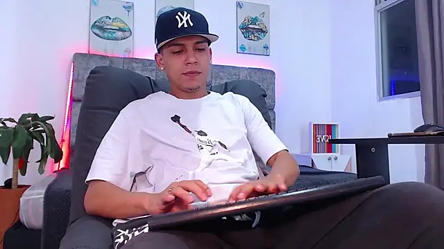 Snapshot of david_santos16 chatting on November 2, 2025, 11:51 pm david santos16 online show from November 2, 2025, 11:51 pm