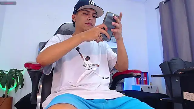 Snapshot of david_santos16 chatting on November 9, 2025, 4:44 am david santos16 online show from November 9, 2025, 4:44 am