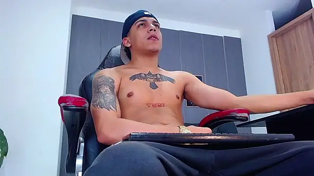 Snapshot of david_santos16 chatting on November 28, 2025, 4:04 am david santos16 online show from November 28, 2025, 4:04 am