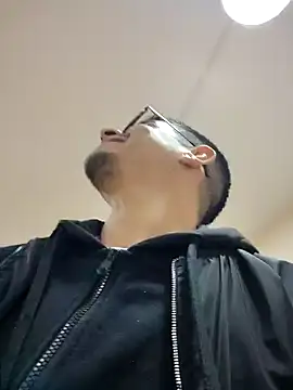 Juann-cock online show from November 24, 2025, 5:01 pm