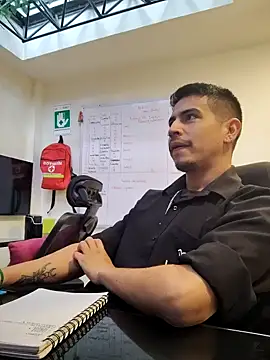 Juann-cock online show from November 25, 2025, 4:07 pm