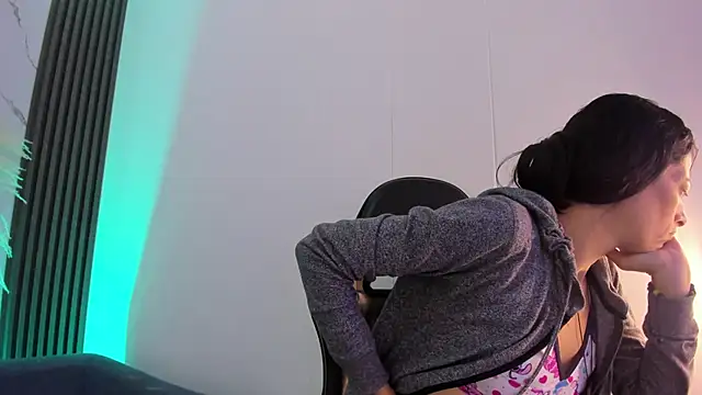 ShaunaDream online show from March 12, 2026, 5:24 am