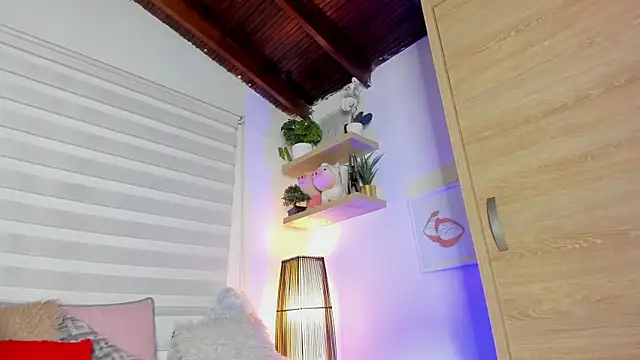 Snapshot of sara_madrid chatting on March 30, 2026, 11:44 am sara madrid online show from March 30, 2026, 11:44 am