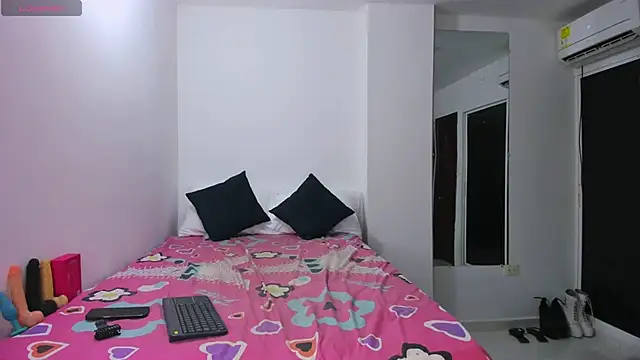 zou quira online show from December 3, 2025, 3:32 pm