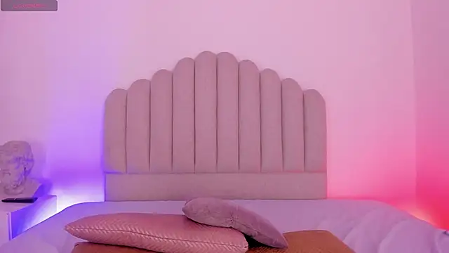 AmbarEvans  online show from January 13, 2026, 12:32 pm