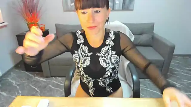 Snapshot of Betty_Jone chatting on September 17, 2025, 5:31 am Betty Jone online show from September 17, 2025, 5:31 am