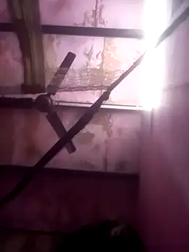 TINASONI online show from November 6, 2025, 1:39 am