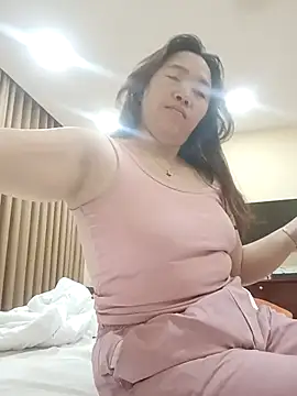 miumiu 00 online show from December 16, 2025, 10:48 pm