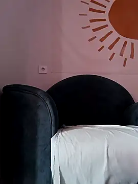 KisaVixen online show from December 4, 2025, 9:51 am