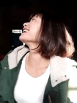 linda bae00 online show from December 1, 2025, 12:59 am