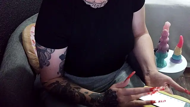 fetishslut4u online show from November 3, 2025, 4:25 am