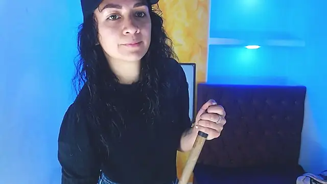 alison moon7 online show from September 20, 2025, 12:39 pm