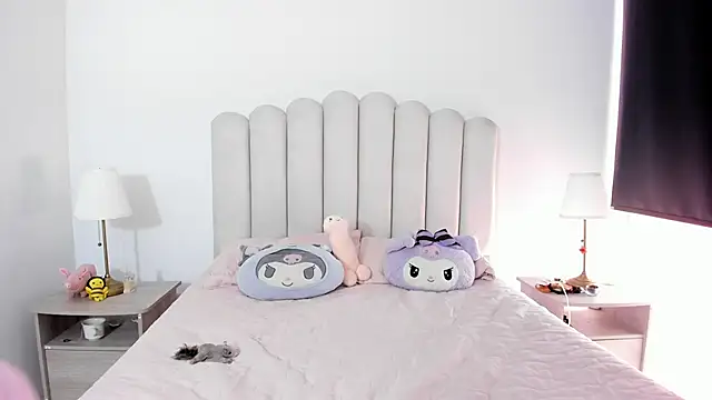 SofieBunnie online show from October 5, 2025, 4:05 pm