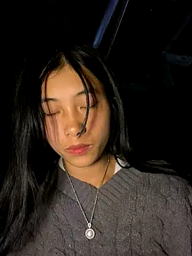 EmLy02 online show from November 3, 2025, 12:06 pm