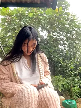 EmLy02 online show from November 9, 2025, 12:09 am