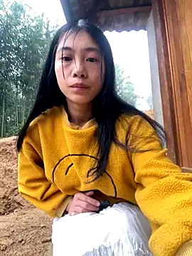 EmLy02 online show from November 12, 2025, 12:00 am