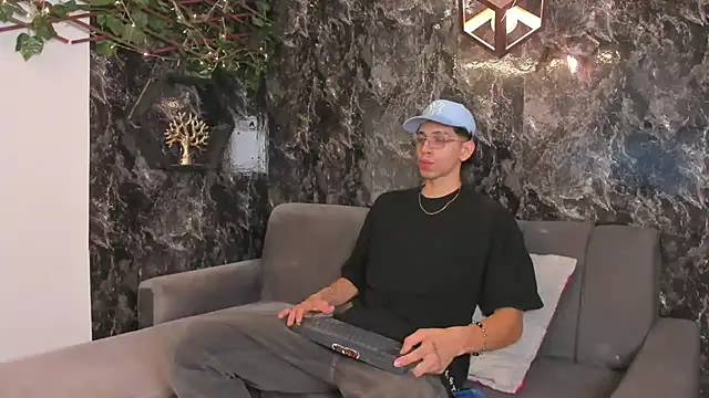 nicolai drake online show from November 7, 2025, 3:28 am