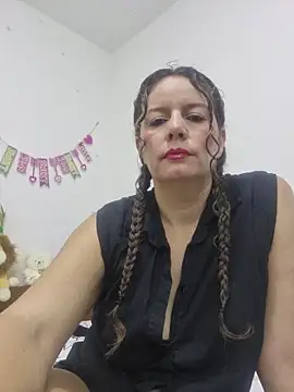Snapshot of Nina_vallon chatting on April 29, 2026, 10:30 am Nina vallon online show from April 29, 2026, 10:30 am