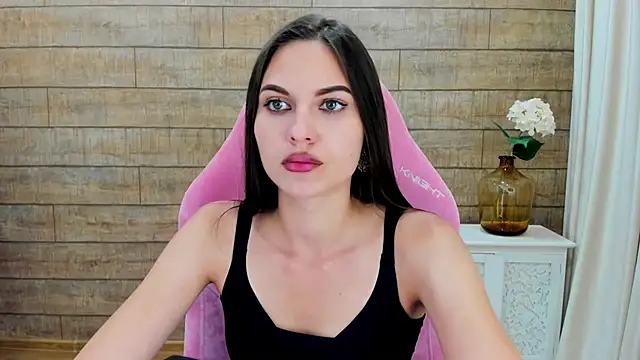 AlisaVersailles online show from September 12, 2025, 4:07 pm