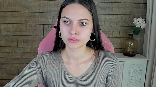 AlisaVersailles online show from October 7, 2025, 4:04 pm