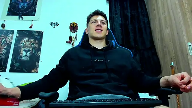 javiersexymann online show from March 18, 2025, 11:42 pm