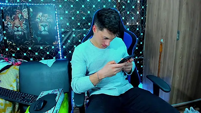 javiersexymann online show from October 1, 2025, 9:21 pm