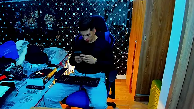 javiersexymann online show from December 4, 2025, 12:31 am