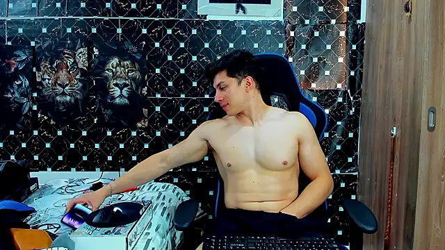 javiersexymann online show from March 11, 2026, 8:04 pm