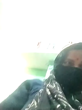 Rajnee33A online show from April 15, 2026, 5:36 am