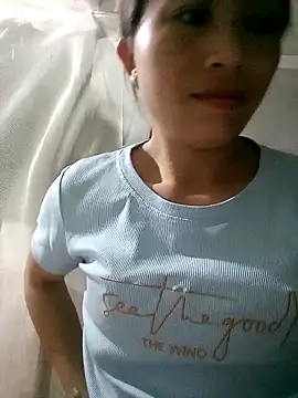 lucybaby00 online show from April 6, 2026, 10:33 pm