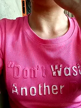 lucybaby00 online show from April 9, 2026, 5:29 am