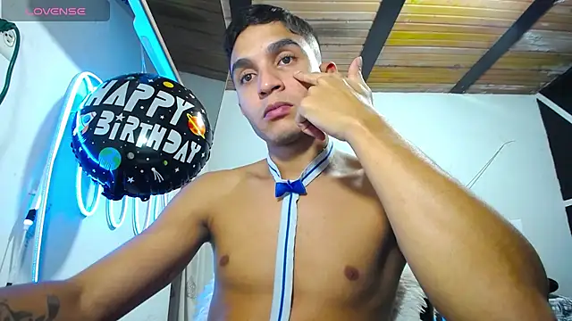 Angel latinboy online show from March 17, 2025, 10:28 pm