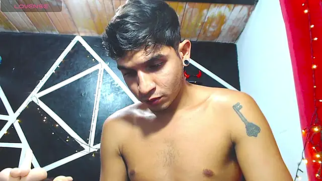 Angel latinboy online show from October 1, 2025, 9:21 pm