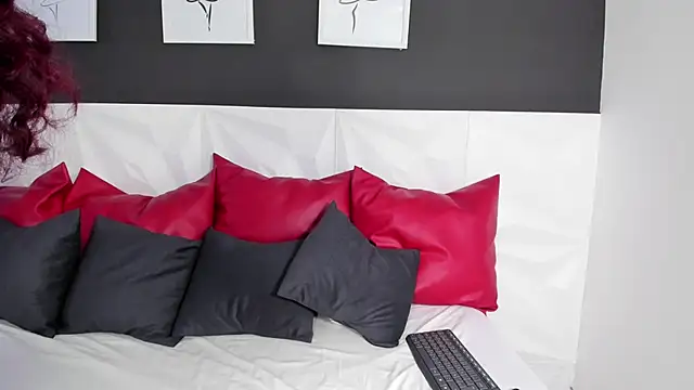 mae lyra online show from September 27, 2025, 12:48 am