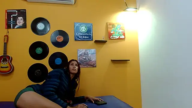 skinnyverus18 online show from September 15, 2025, 7:03 pm