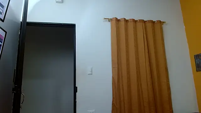 skinnyverus18 online show from September 20, 2025, 7:04 pm