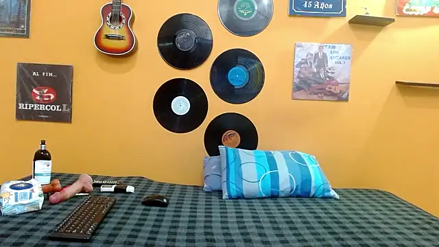 skinnyverus18 online show from February 2, 2026, 6:39 pm