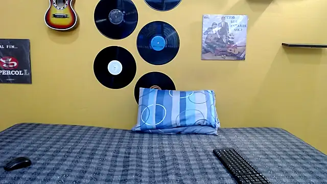 skinnyverus18 online show from February 8, 2026, 7:28 pm