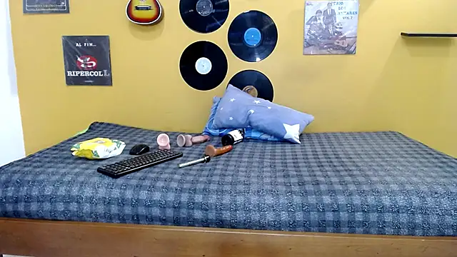 skinnyverus18 online show from February 19, 2026, 7:21 pm