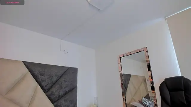 SaraWagner  online show from September 25, 2025, 6:11 pm