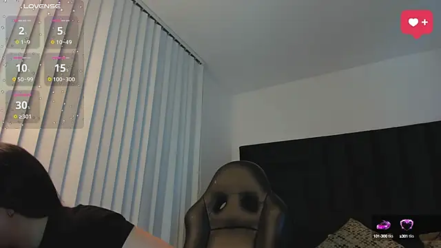 SaraWagner  online show from September 29, 2025, 6:02 pm