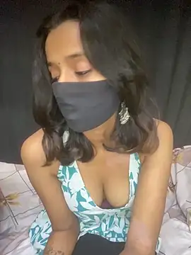 Joy Love Roxie online show from November 11, 2025, 7:25 pm