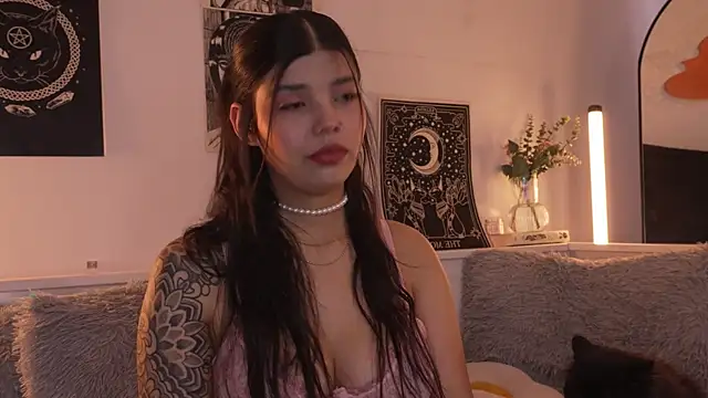 Snapshot of sophieee_art chatting on September 29, 2025, 7:08 pm sophieee art online show from September 29, 2025, 7:08 pm