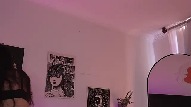 Snapshot of sophieee_art chatting on October 8, 2025, 5:43 pm sophieee art online show from October 8, 2025, 5:43 pm